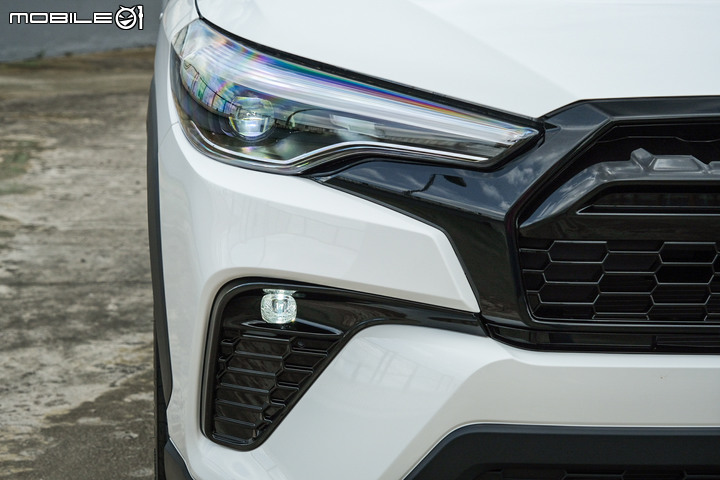 Toyota Corolla Cross Hybrid GR Sport 試駕|個性升級帥氣加持,街頭車聚的另種選擇!