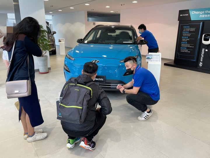 跟著老哥去看現代電動車~Kona Electric