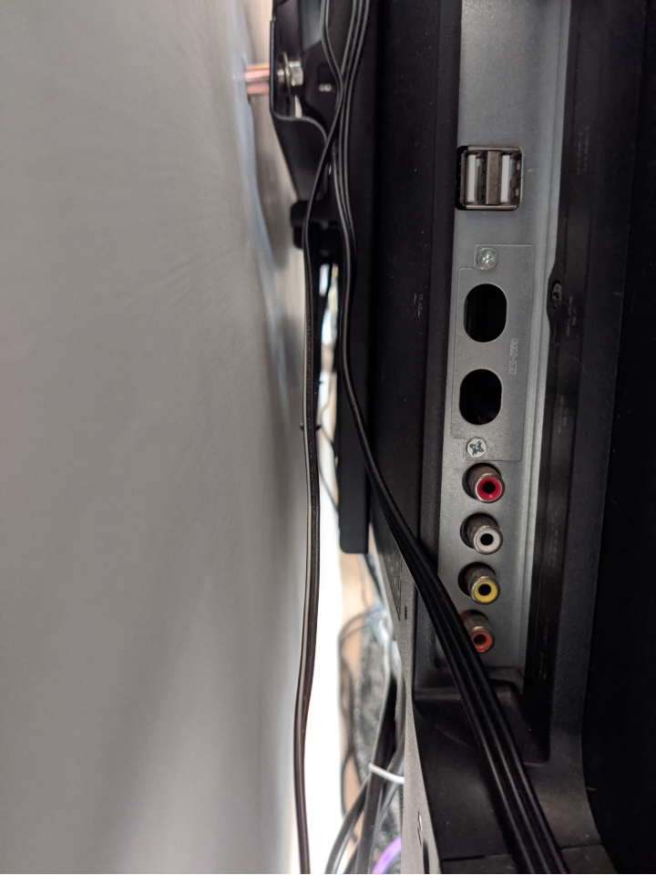 請問edifier M3400可以接電視使用嗎？