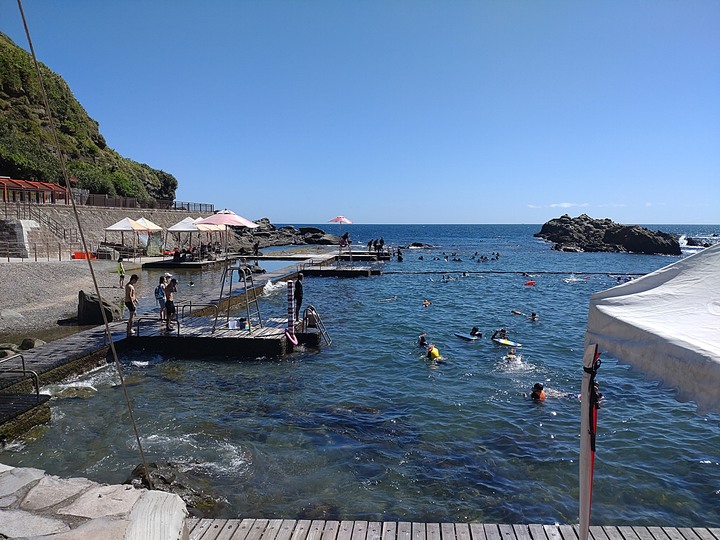 貢寮 龍洞灣海洋公園 — 除了和平島公園外，另一處在COVID-19疫情下可下海游泳的好地方