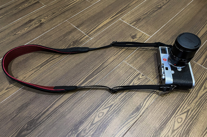 [開箱] EDDYCAM 麋鹿皮革背帶 35mm 黑紅