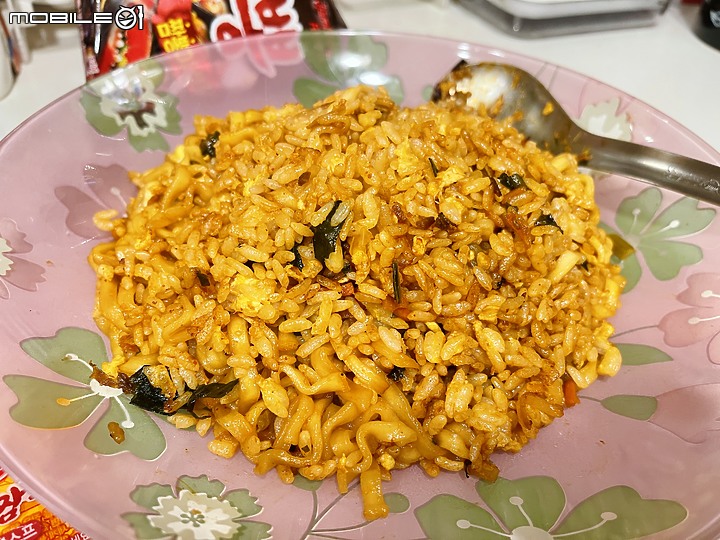 零失敗!「韓式泡麵炒飯」5分鐘上桌~ 什麼飯都可以!料理食譜分享