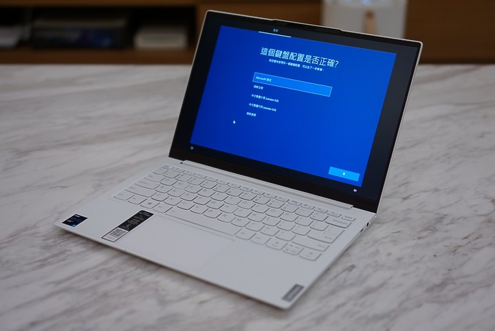 Lenovo Yoga Slim 7i Carbon｜13吋Intel Evo平台首選推薦