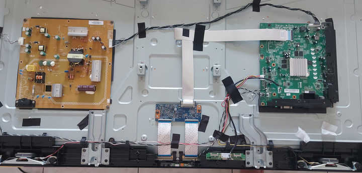 請問液晶電視開機會閃爍過五分鐘後會恢復正常有救嗎 ?