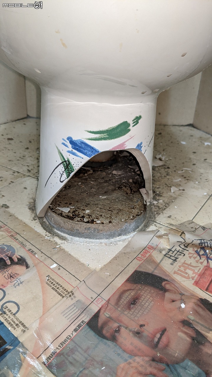一腳踢掉舊馬桶