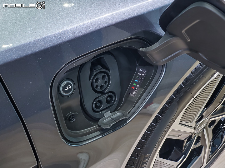 【搶先體驗】Audi電動跑房e-tron GT quattro輕度試駕,意外舒適的GT跑房!