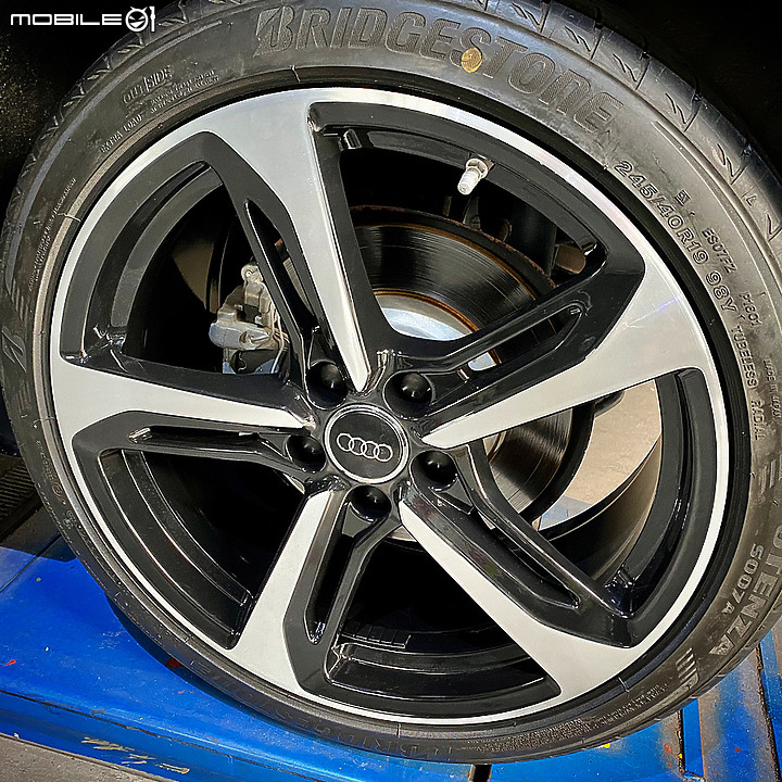 點我看大圖 Audi 原廠鋁圈改色 夜色車削 雙色烤漆