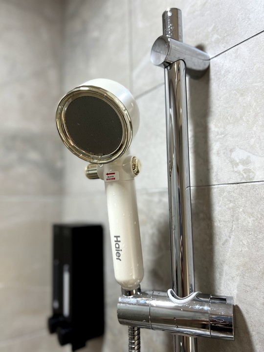 【開箱】Haier 香氛除氯蓮蓬頭