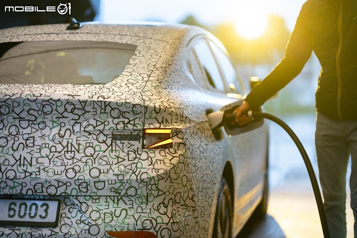 【海外新訊】Skoda搶先公布Enyaq Coupe iV外觀與部分規格,純電斜背SUV明年初發表!