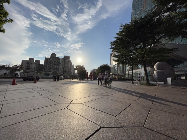 通訊行iphone13 pro天峰藍取貨啦！開箱＋實拍～～