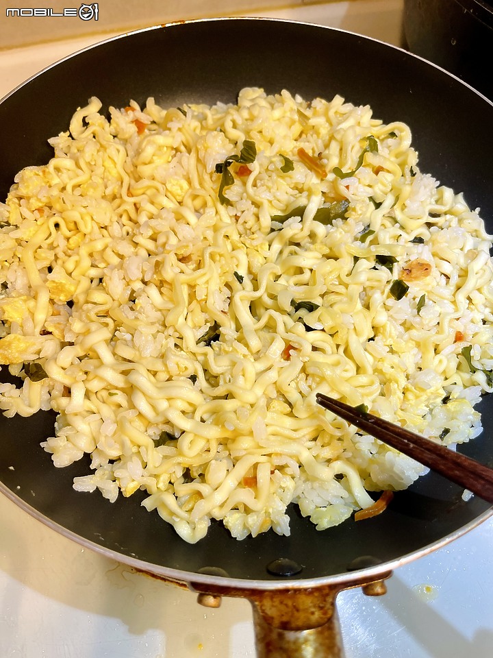 零失敗!「韓式泡麵炒飯」5分鐘上桌~ 什麼飯都可以!料理食譜分享