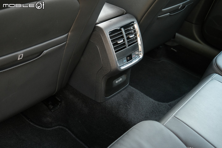 Škoda Octavia Combi 2.0TSI 4x4 金門試駕|品牌一哥現身秀實力,十項全能難以挑剔!
