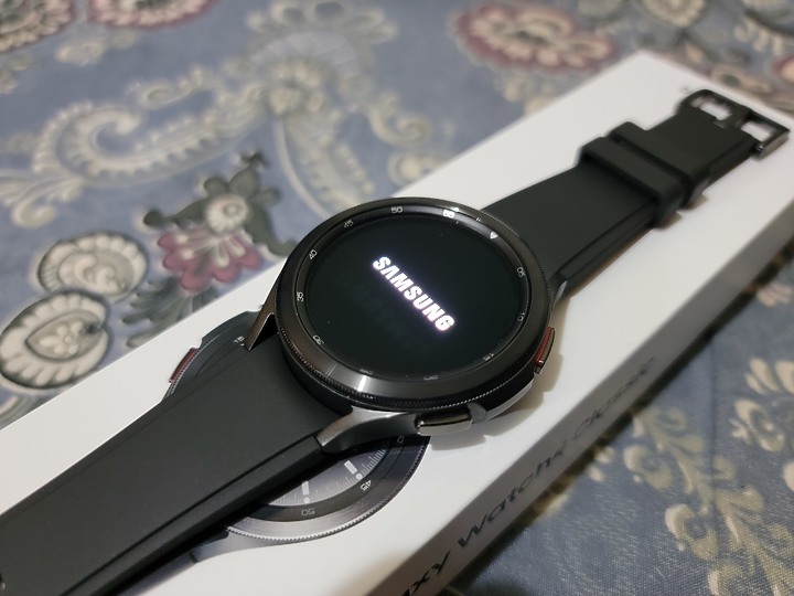 Samsung Galaxy Watch 4 Classic 46mm 藍芽版  簡單開箱~