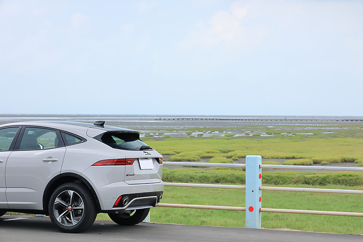 (映像旅行) 雨中優雅漫步in台中 feat. Jaguar E-Pace & Canon EOS R6