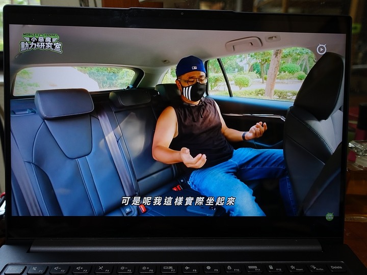 畫面色彩飽和、外型洗鍊素雅、使用順暢快捷 — 商用筆電的優選 — 《 Lenovo YOGA Slim 7i Pro 》體驗心得分享