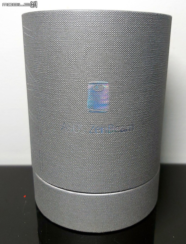 點我看大圖 ASUS Zenbeam Latte L1 , 巴掌般輕巧的無線藍芽行動投影機