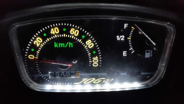 利用故障報廢的LED日光燈改造老車JOG90面板交流背光改直流穩定全時供電