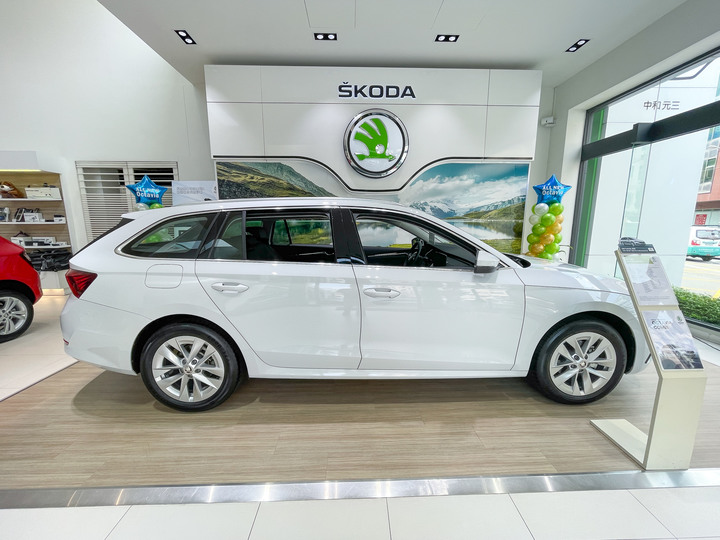 標配滿到不用選,Octavia Combi 4代賞車