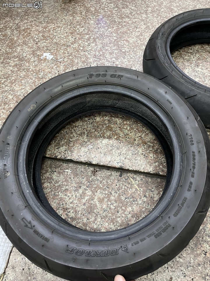 點我看大圖 雷霆180更換倍耐力輪胎