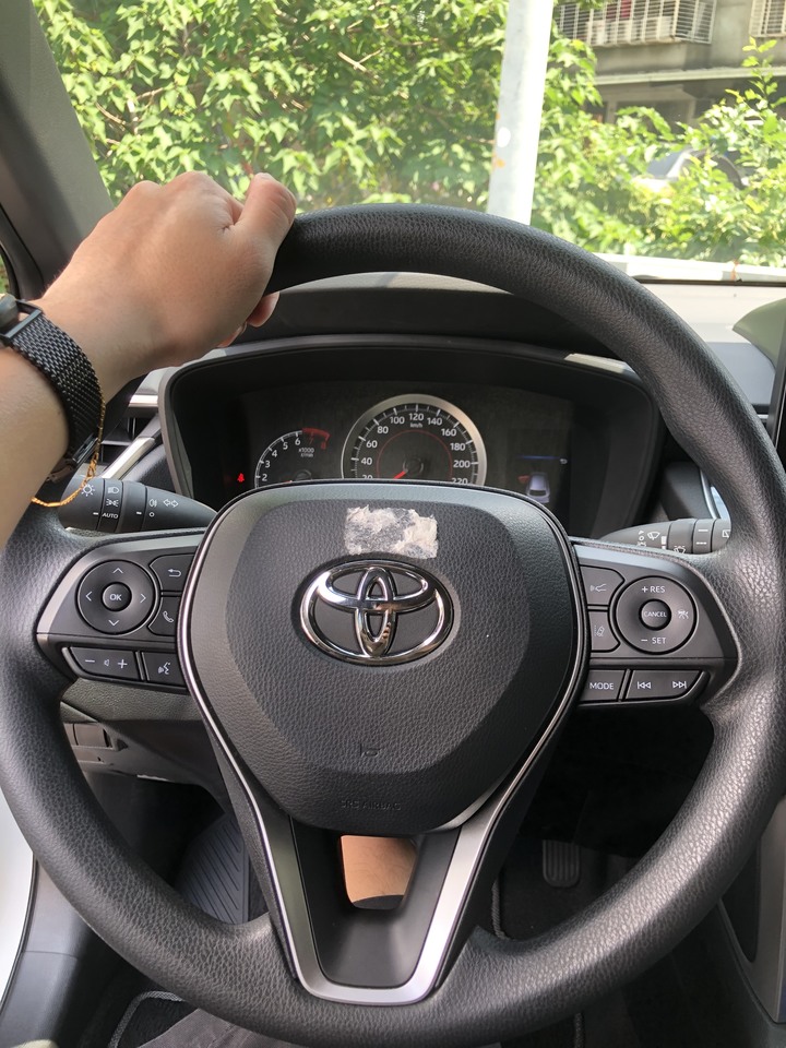 一個人租Corolla cross開到淡水