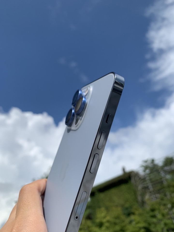 通訊行iphone13 pro天峰藍取貨啦！開箱＋實拍～～