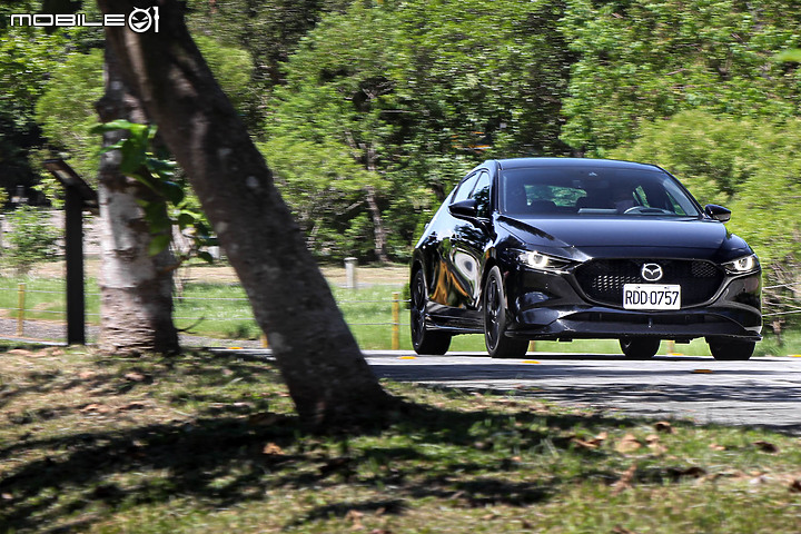 Mazda 3 五門型動旗艦進化版試駕|多一分帥氣的「原廠改」,加量不加價!