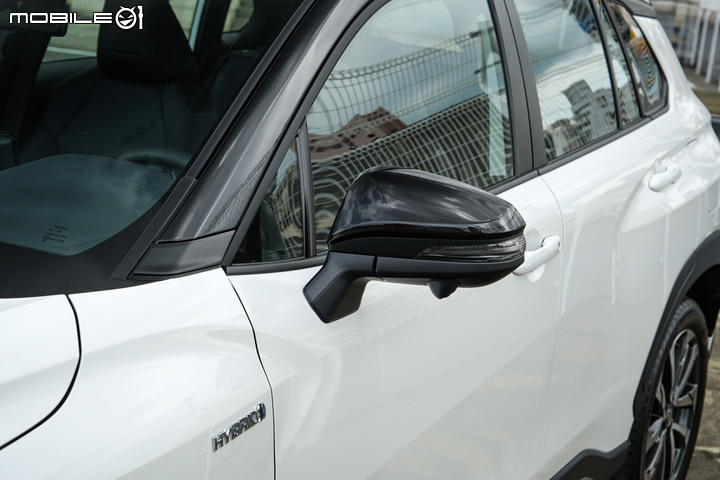 Toyota Corolla Cross Hybrid GR Sport 試駕|個性升級帥氣加持,街頭車聚的另種選擇!