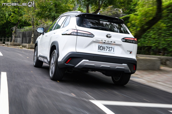 Toyota Corolla Cross Hybrid GR Sport 試駕|個性升級帥氣加持,街頭車聚的另種選擇!