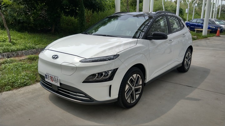 與U質業務妹妹&女同事一起看美妞格雷灰+Kona電動車!(圖多~)