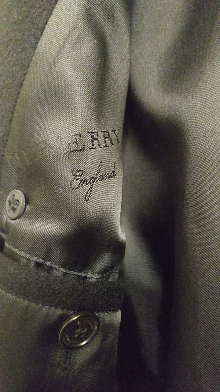 開箱 Burberry 羊絨雙排扣風衣款外套