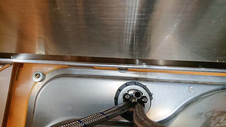 廚房RO三用水龍頭:電鍍銅用六年更換成不鏽鋼