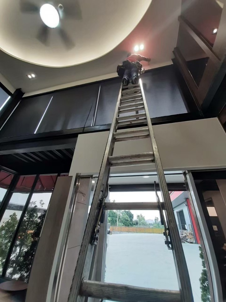 落地窗+有質感的捲簾，瞬間讓開放式會議室提升一個檔次，同事都超愛!!!