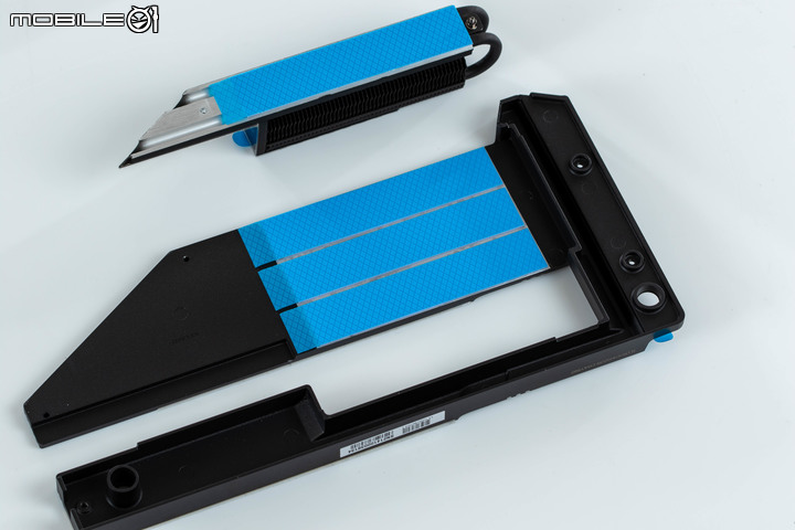 Gigabyte Z690 AORUS XTREME 主機板外觀開箱 以全覆蓋裝甲創造頂級性能美感