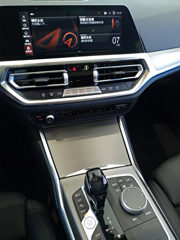 320i Touring、C200 Estate、V60 B5R旅行車賞車心得