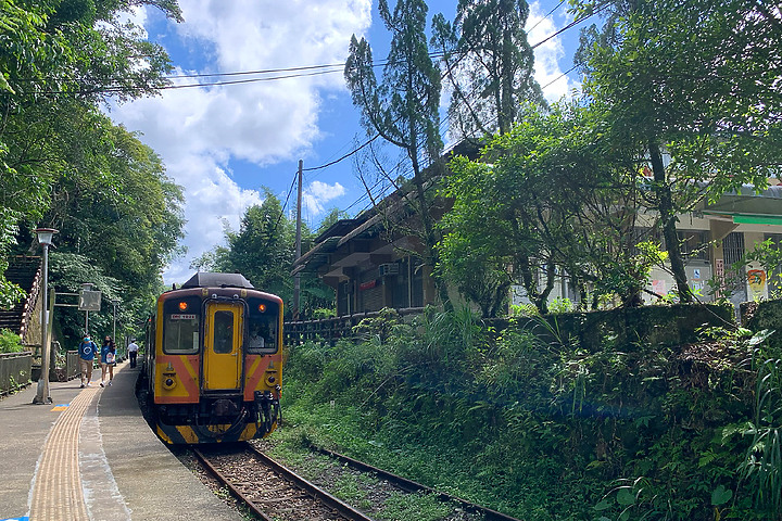 新北平溪|嶺腳寮登山步道|拜訪孤獨車站.親近仙氣滿載的望古瀑布