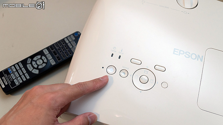 這次忍不住了，入手EPSON 4K PRO-UHD家庭劇院投影機簡易開箱！