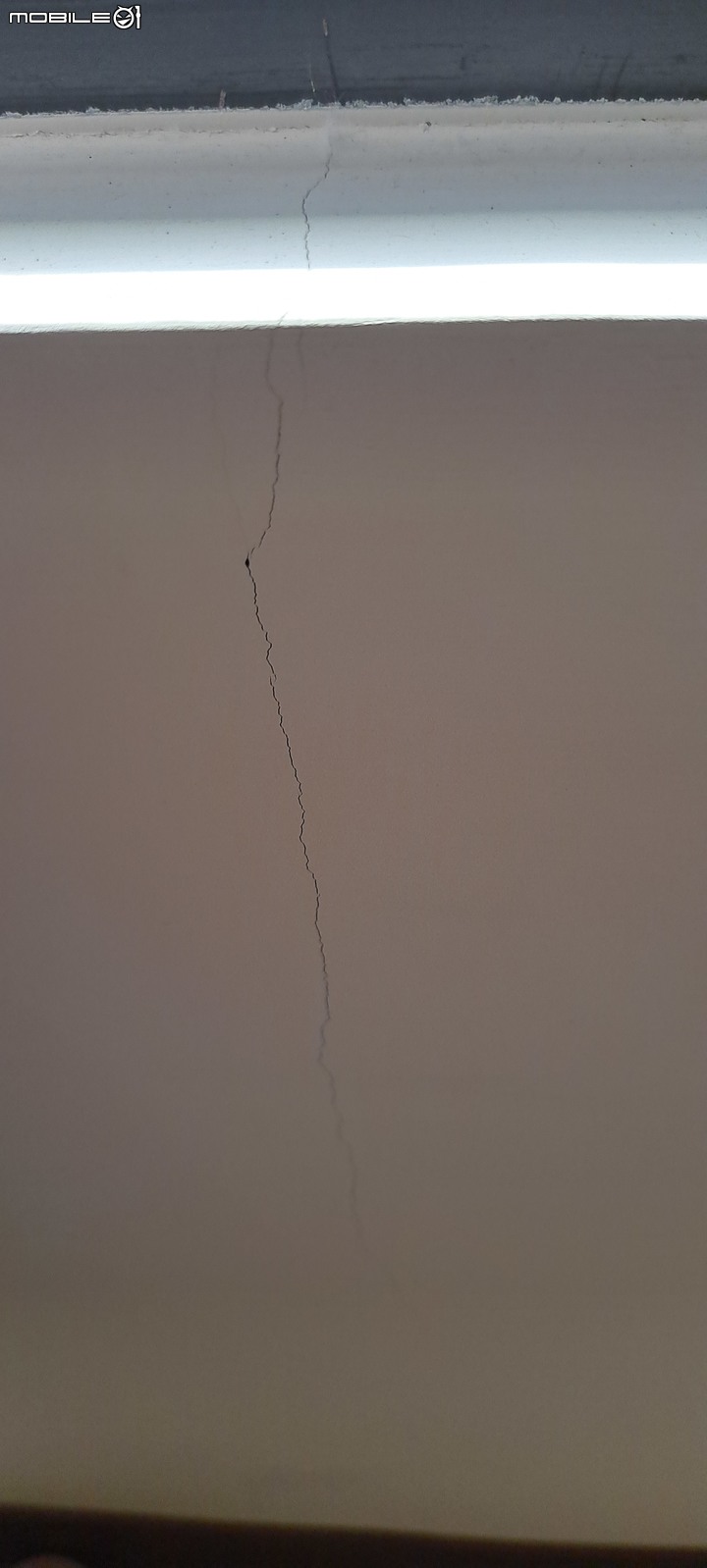 請教 新房交屋三年為何牆壁會有裂縫?