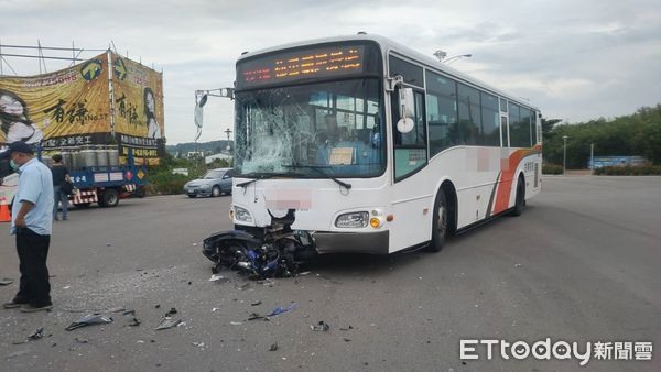 恐怖畫面曝!高中生騎車迎面撞高鐵公車「8cm大腿骨」疑噴路中