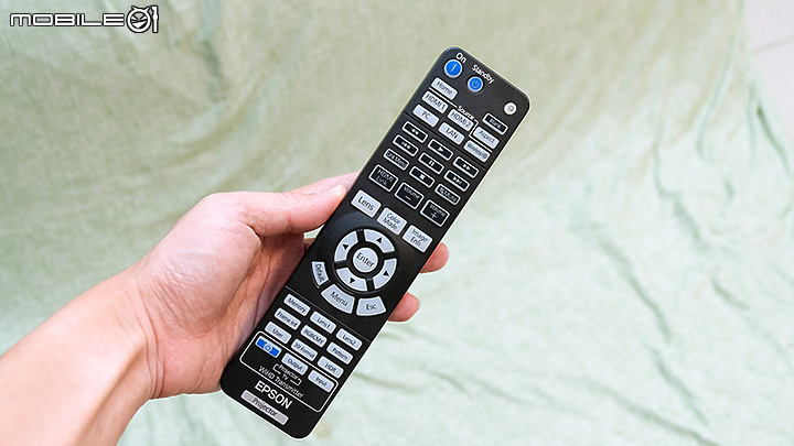 這次忍不住了，入手EPSON 4K PRO-UHD家庭劇院投影機簡易開箱！