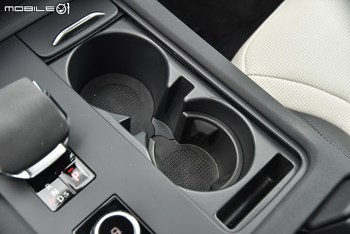 Land Rover Discovery D250 R-Dynamic SE小改款試駕|適合多人同享的豪華七座SUV!