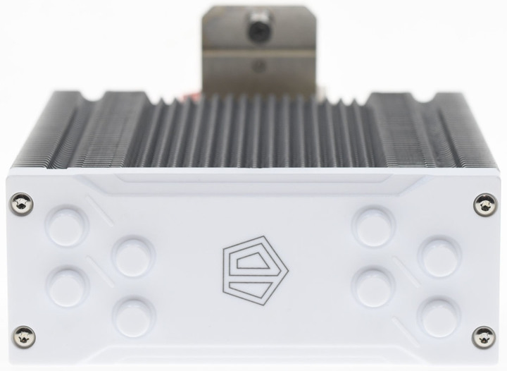 ID-COOLING SE-224-XT WHITE LED散熱器簡介及測試