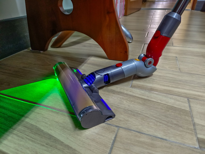 【體驗Dyson V12 Detect™ Slim Total Clean無線吸塵器】 智慧雷射光帶來舒適美好生活