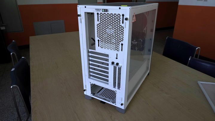 【開箱】白色信仰機殼加持~ Corsair 4000D Airflow開箱