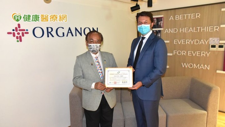點我看大圖 歐嘉隆台灣分公司培養優秀行銷人才獲頒榮譽MR認證