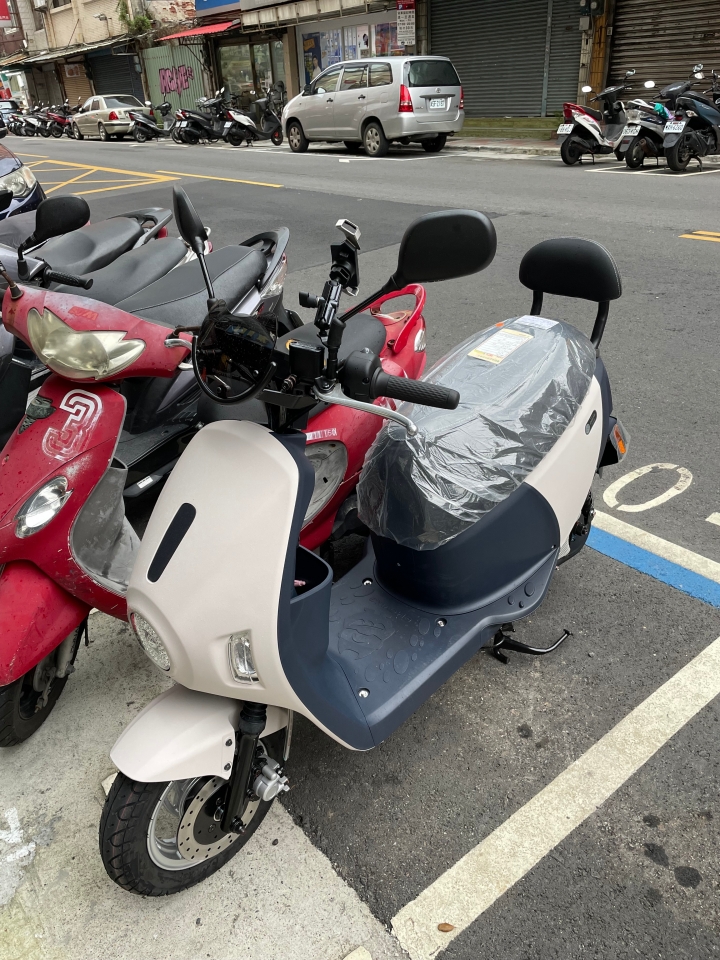 Emoving EZ1開箱 相隔22年的第二台機車