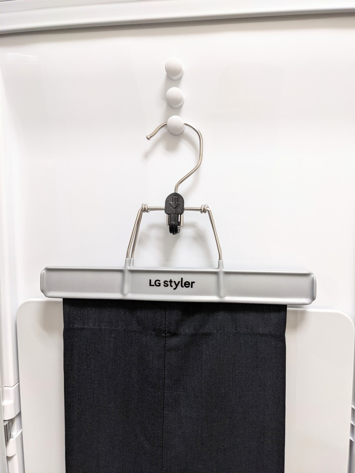 點我看大圖 【試用招募】LG styler輕乾洗,殺菌除蟎一把罩,亞麻紋象牙白 E523IR