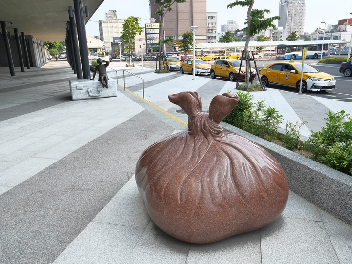 苗栗文昌祠、苗栗義民廟與義塚、苗栗車站與豐富車站 — 外掛在公務旅行中的三天兩夜小山城散策