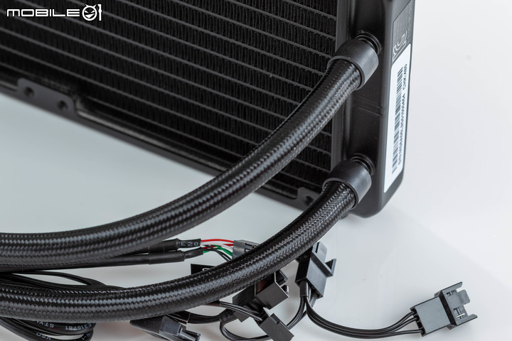 MSI Z690 Unify 主機板+S360 AIO 水冷媒體測試套組開箱 質感滿滿的誠意展現