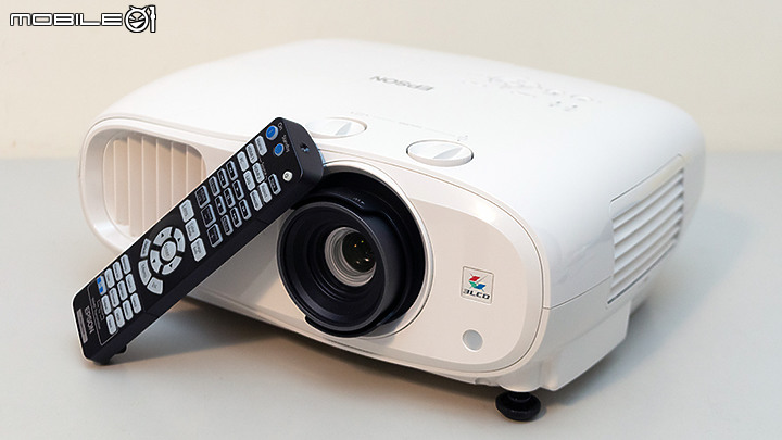 這次忍不住了，入手EPSON 4K PRO-UHD家庭劇院投影機簡易開箱！
