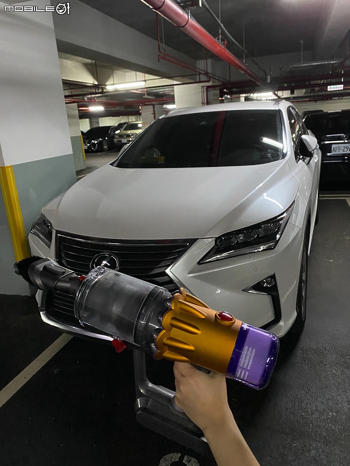 點我看大圖 【開箱】還給我一塵不染的地板!!輕.美.科技感的Dyson V12 Detect™ Slim Total Clean吸塵器